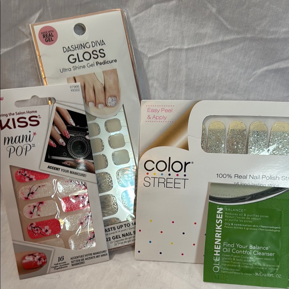26p Assorted Skincare and Beauty Set - Picture 3 of 10